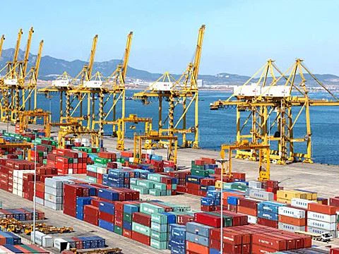 L'OPEP discute de la hausse de la production de brut en août alors que les ma...